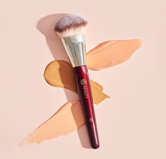 Brocha de maquillaje para base contorneada 101