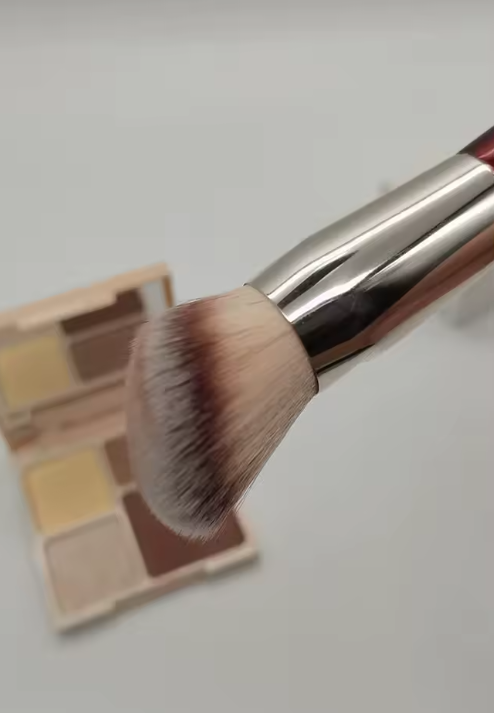 Brocha de maquillaje para base contorneada 101